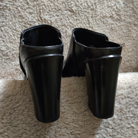 Via Spiga Black Mule Knuckles On The Side. - Picture 3 of 7